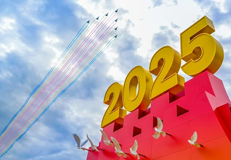 向胜利出发 国盾卫士（北京）保安服务保安公司 组织全体员工观看阅兵实况